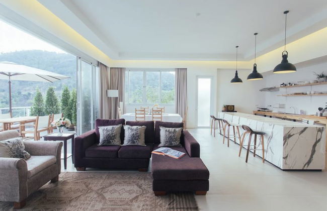 The Peak Residence - Photo 13