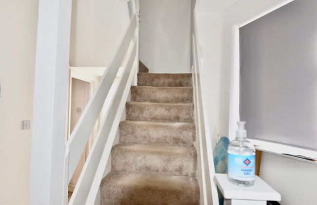 Cheer full 4 Bedroom House Train Station - Foto 46