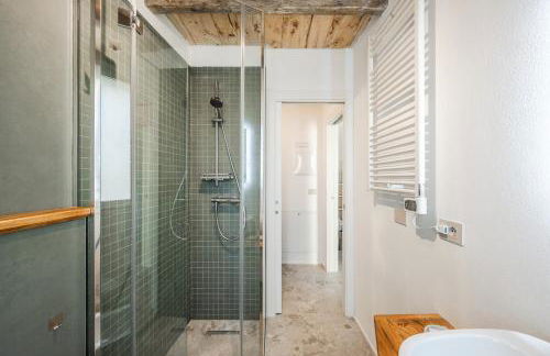 Smart House - Free WiFi & Air Conditioning - Photo 17