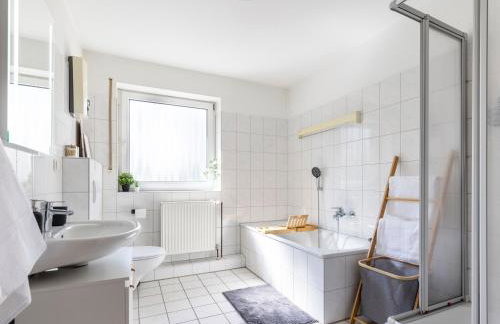 Arena in der Nähe - Tiefgarage - Balkon - Küche - Smart TV - Foto 16