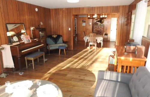 Miners Choice 3 Bedroom on Main St Bonus Rooms Sleeps up to 9 TV WIFI Piano - Foto 34