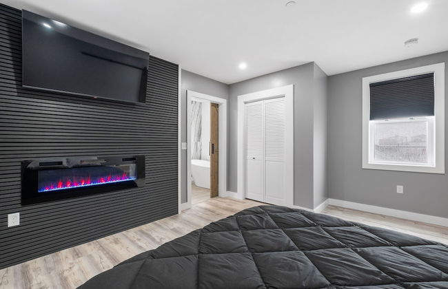 New Luxury 4 Bed Condo Perfect for Winter Rental - Photo 19