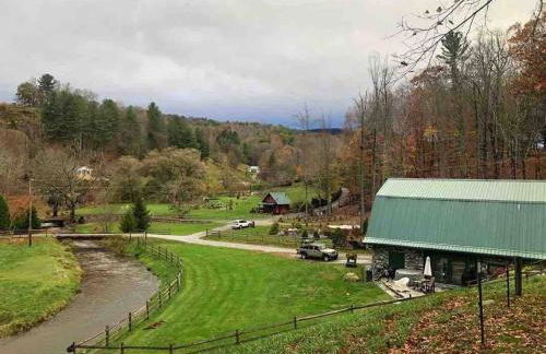 Airstream at a Petting Zoo w/ Hot Tub - Foto 28