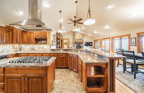 Upscale Hot Tub Wildlife Views - Photo 17