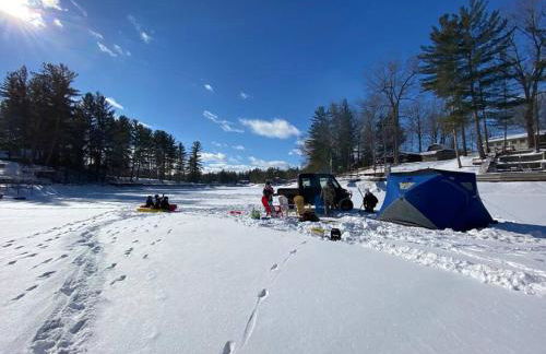 Lakefront Luxury with Private Beach, Sleeps 14 - Foto 47