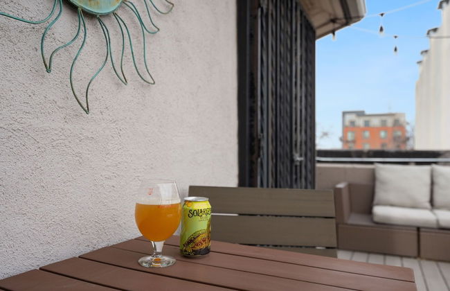 Pine Street Loft –Just steps from Old Town Square! - Photo 27