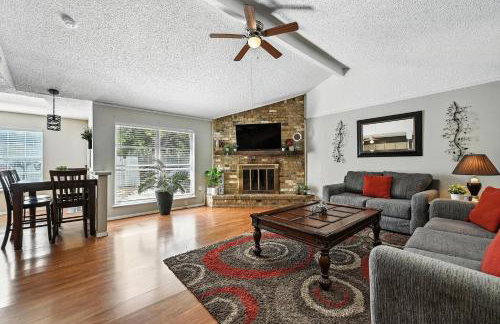 The Oasis 3BR house near stadium and DFW with Pool - Foto 30