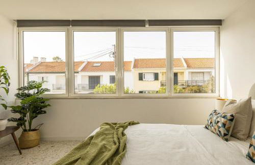 Contemporary Restelo Pool Haven - Photo 30