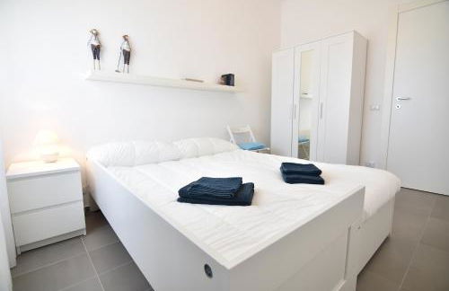 Sitting on the beach - Foto 39