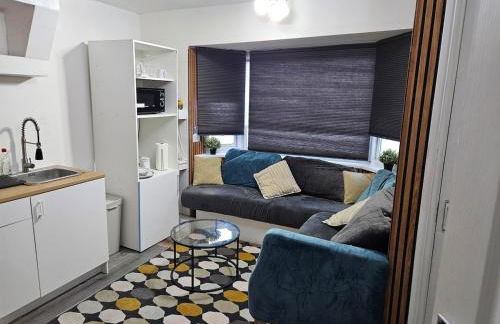 Femros Apartments, 15mins to city center. - Foto 9