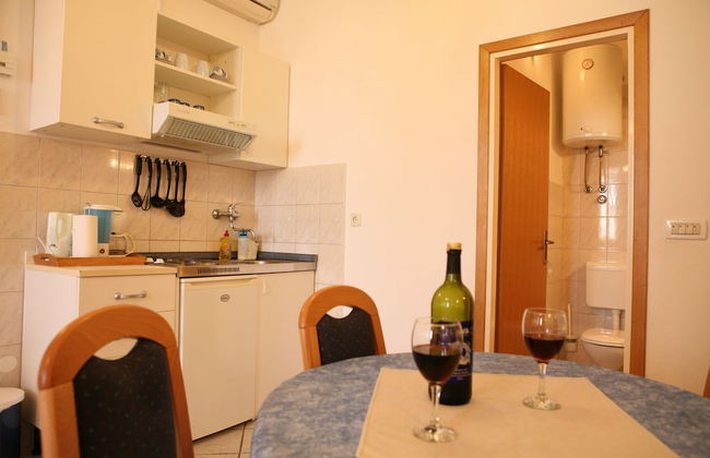 Sea front stone house - Photo 28