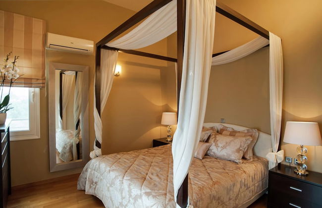 Villa With Private Pool, BBQ Area - Photo 7