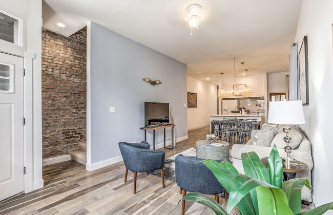 Delightfully Redesigned Home - JZ Vacation Rentals - Photo 17