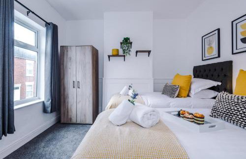 NEW! Spacious 3-Bed Home in Newcastle-under-Lyme by 53 Degrees Property, Ideal for Business, FREE Parking! - Foto 27