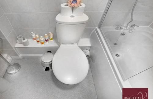 Woking - Parking Garden 2Bed - Photo 12