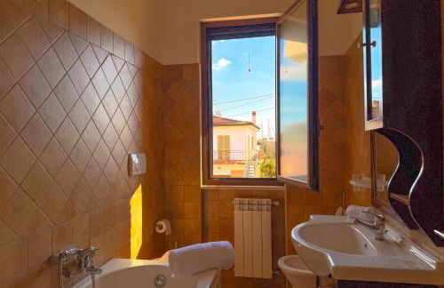 RESIDENZA I GIRASOLI - Spacious private house near the sea, quiet residential area - Lido dei Pini ANZIO - Photo 11