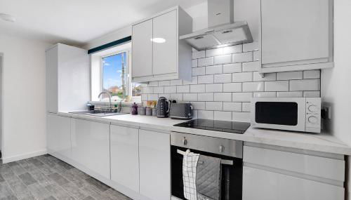 NEW! 3 Bedroom Home in Sunderland by Stay With Us, Perfect for Families & Contractors, FREE WiFi!! - Foto 3