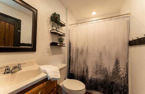 Mountain High Cabin with hot tub fire pit & indoor pool - Foto 14