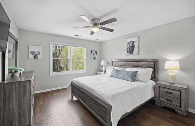 Porch Paradise by Avantstay New Pool, Firepit - Foto 30