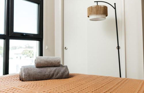 Stunning 2BR apartment steps from Santa Monica pier - Photo 25