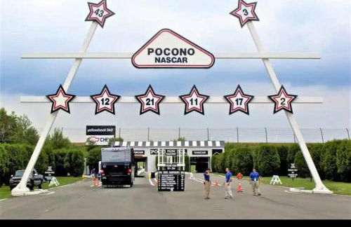 Gorgeous Cozy 5 Bedroom House with Hottub,Lake,Pool - Foto 59