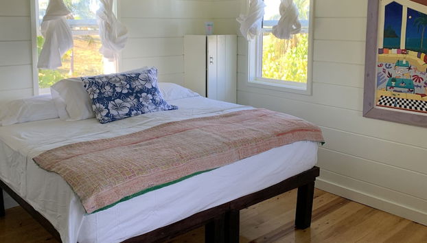 Historic Hideaway: Restored Waterfront Estate - Foto 2, Habitación