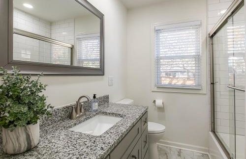 4 Bedroom Plaza Charmer Pet Friendly - Photo 24