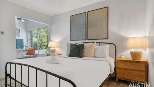 1BR 1BA Pet Friendly Condo w Pool, Gym, Walk to SoCo and Lake by Austin Vacay - Foto 4