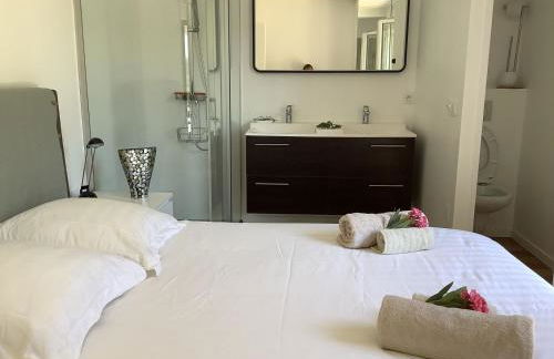 LA TERRASSE DES LAURIERS SUR L'ÎLE DU LEVANT - Foto 2