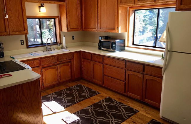 Mountain Pine Cabin - Sleeps 6 - Pet Friendly - Foto 10