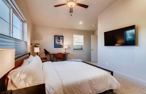 Fancy Townhome Near Old Town, Breweries and River! - Foto 32