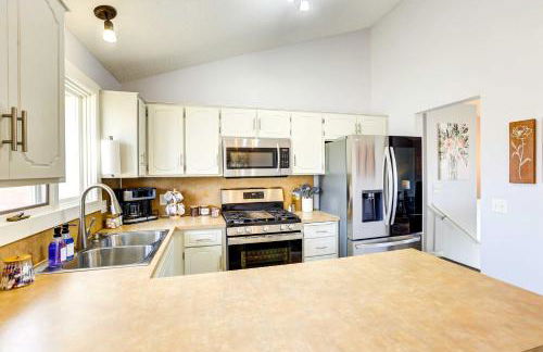 Pet-Friendly Omaha Vacation Rental with Deck! - Foto 10