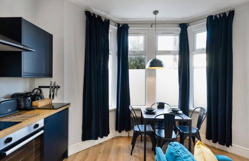 Stylish modern apartment near the city centre with nearby off-road parking - Foto 12