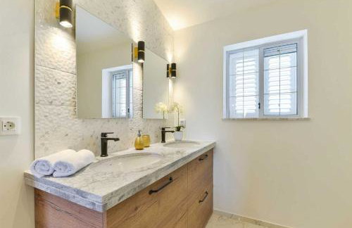 Luxury Villa Maria with large pool - Foto 48