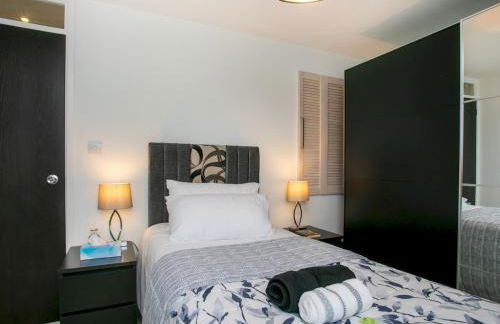 Charming Home - Free Parking - Private Garden - Pass the Keys - Foto 22