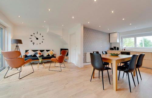 Pass the Keys 49 Byron Square Modern and Spacious 3 Bed Home with Free Parking - Foto 1