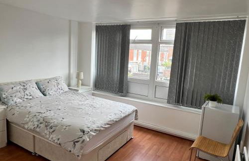 Luxury 4 Bed 3 bath 6 mins from City Renter - Foto 23