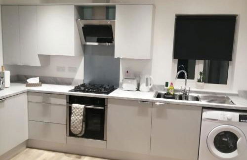 1 Bed Apartment Sleeps 2 - Parking & Wifi - Photo 11