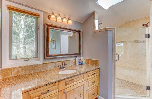 Mountain Views and Hot Tub Airy Forest Escape! - Foto 20