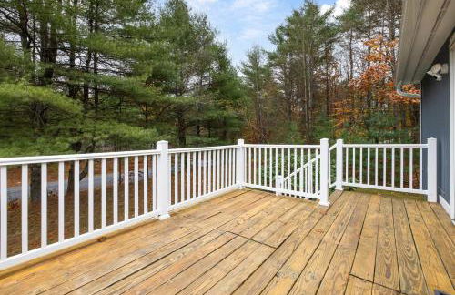 3BR Lake Luzerne Retreat with Game Room & Cozy Fire Pit - Foto 46