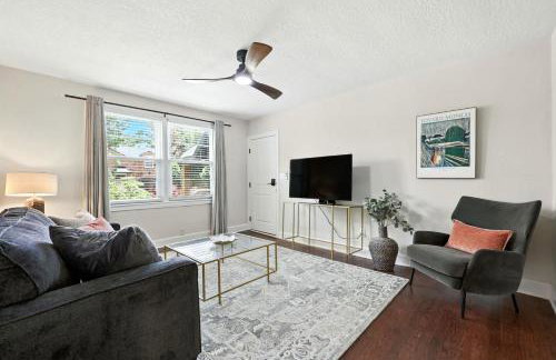 Sleek 2 BR Condo - 2 block from San Marco - Foto 7