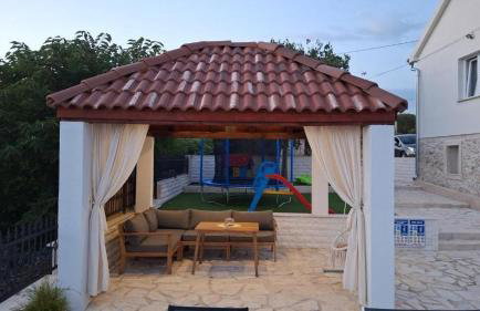 Family friendly house with a swimming pool Vrpolje, Sibenik - 25004 - Photo 9