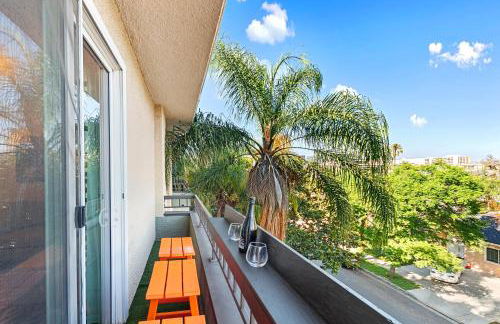 Beverly Hills 2 bed 2 bath Penthouse with Den and Parking 414 - Photo 17