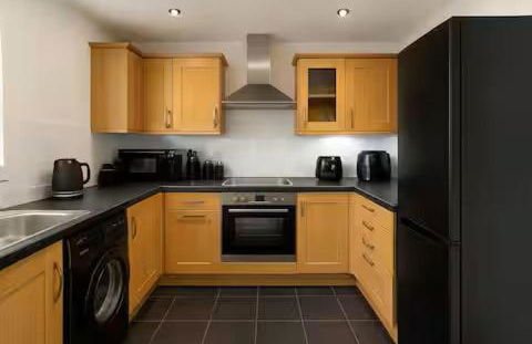 Stylish Cosy 2-Bed flat, fast Wi-Fi, Sky Sports, Sky Cinema & Netflix plus 2 free Parking bays - Foto 8
