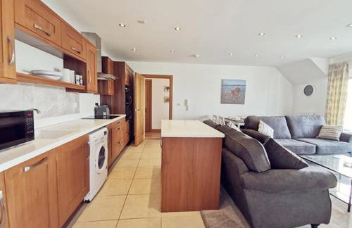 1 Y Bae - Top Floor Apartment - Photo 23