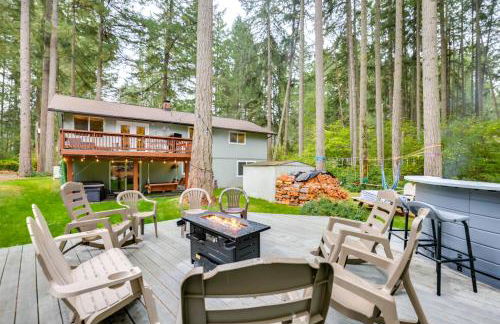Hot Tub and Fireplace Peaceful Anderson Island Home - Foto 1