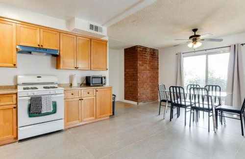 Charming 5 Bedroom Granada Hills House with Pool - Foto 18