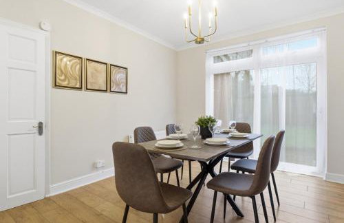 NEW 4 Beds Huge Driveway for LWBs Group Base Willenhall Bilston Junction 10 M6 A454 Keyway Junction A463- Wolverhampton Walsall--Bloxwich - I54 Business Park-Molineux Stadium - BY Samina - ARZ Stays - Regular Work & Long Stays Available - Foto 10