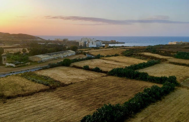 2 Bed Apartment w Distant Sea and Country Views - Foto 1