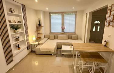 WOLFÜHLOASE am Hamburg Airport - Photo 1